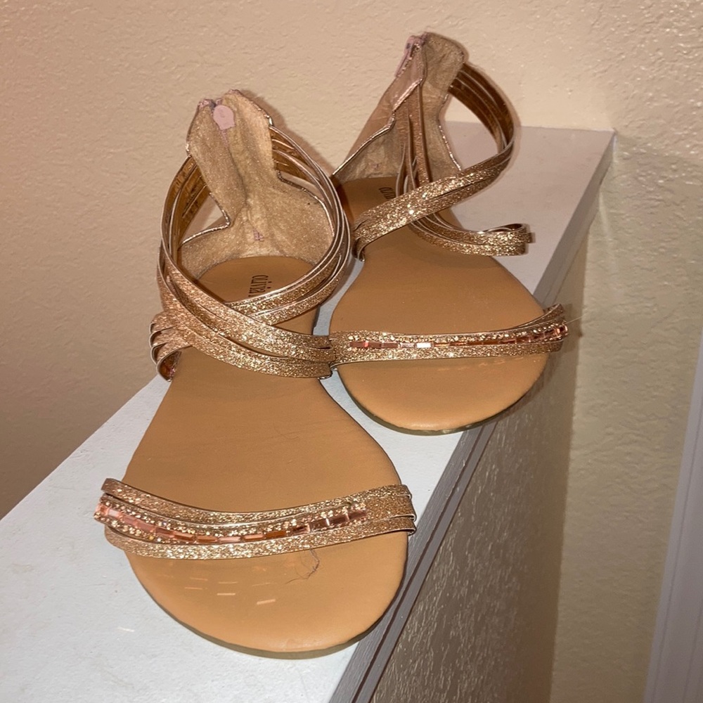 Olivia Miller size 10 golden sparkle Flats.